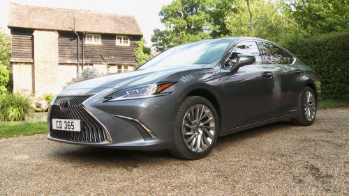 LEXUS ES SALOON 300h 2.5 Premium Plus 4dr CVT view 1